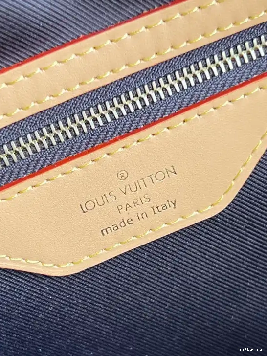 First bag ru LOUIS CITE VUITTON 0617
